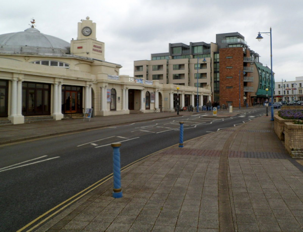 Porthcawl Hotels The Esplanade Porthcawl by Jaggery, CC BY-SA 2.0 , via Wikimedia Commons